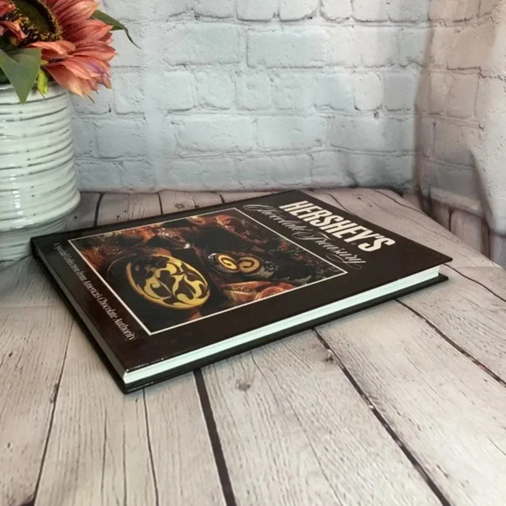 Vintage 1984 HERSHEY'S CHOCOLATE TREASURY cookbook chocolate lover
